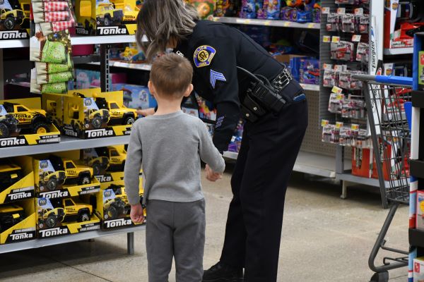 Shop with a Cop gives 226 Laclede County children Christmas Gifts